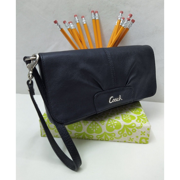 Coach Ashley Black Leather Credit Card Large Wristlet - Evening Clutch - Picture 4 of 15